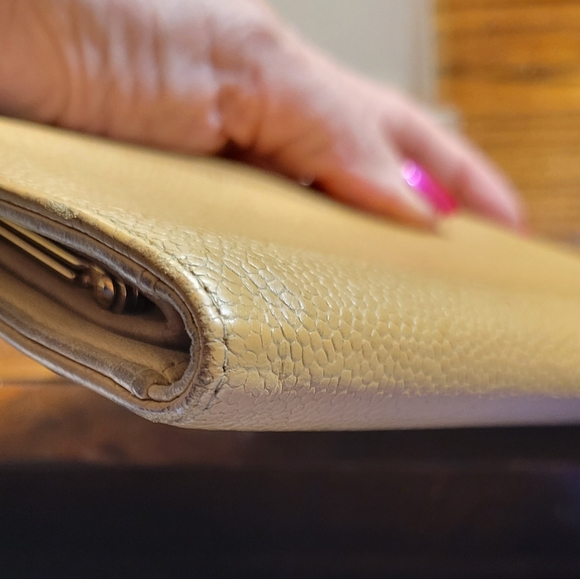 Vintage (2000-2002) Authentic Chanel CC Tan Caviar Leather Bifold Snap Wallet - Picture 11 of 16